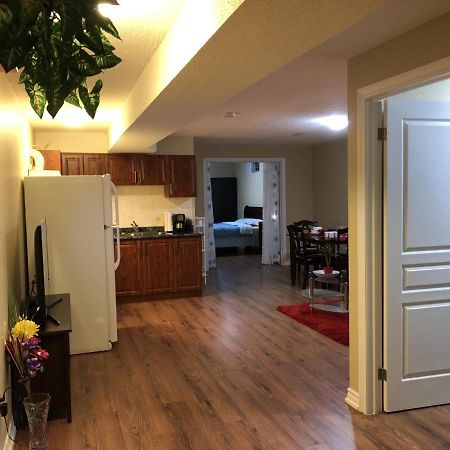 Spacious 2 Bedroom Guest Suite Toronto Luaran gambar