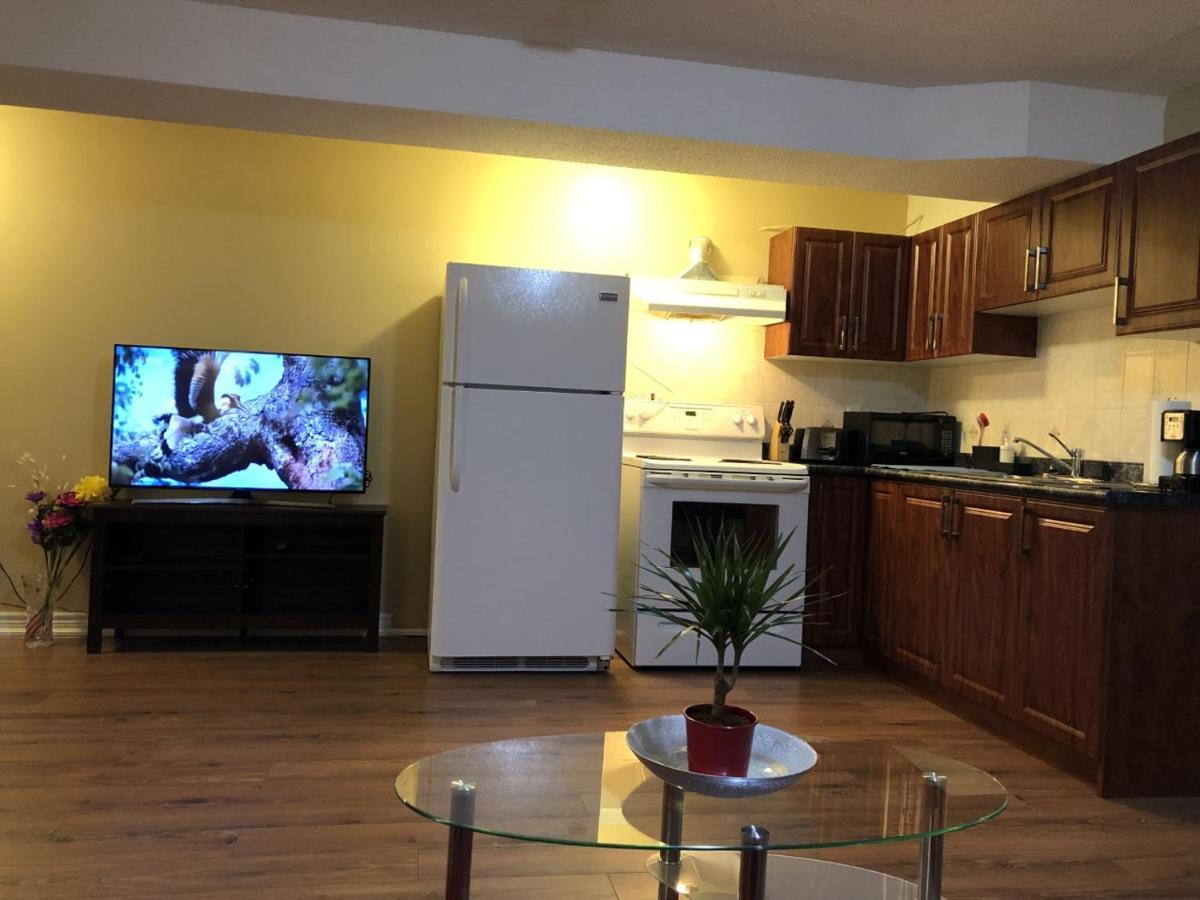 Spacious 2 Bedroom Guest Suite Toronto Luaran gambar