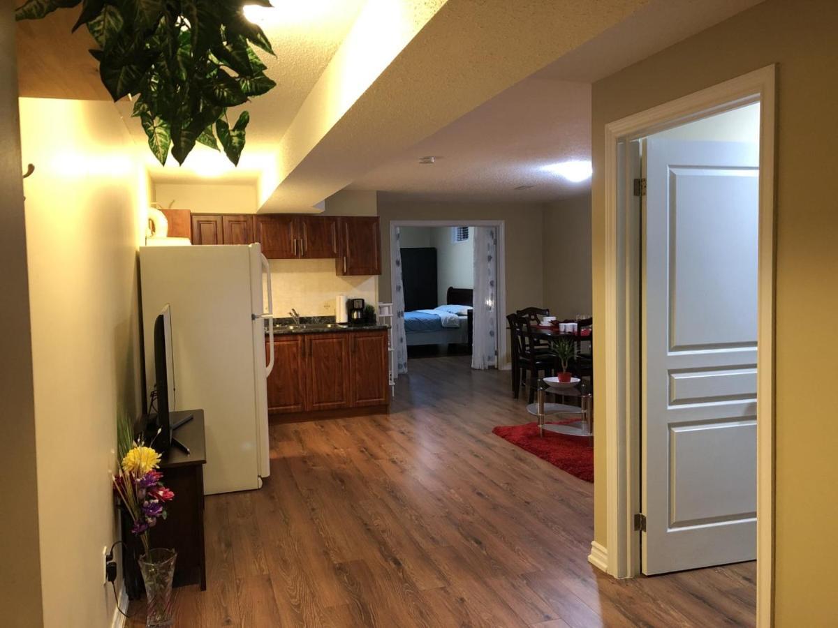 Spacious 2 Bedroom Guest Suite Toronto Luaran gambar