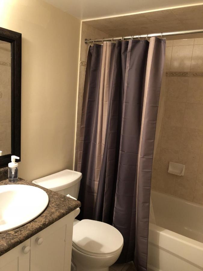 Spacious 2 Bedroom Guest Suite Toronto Luaran gambar