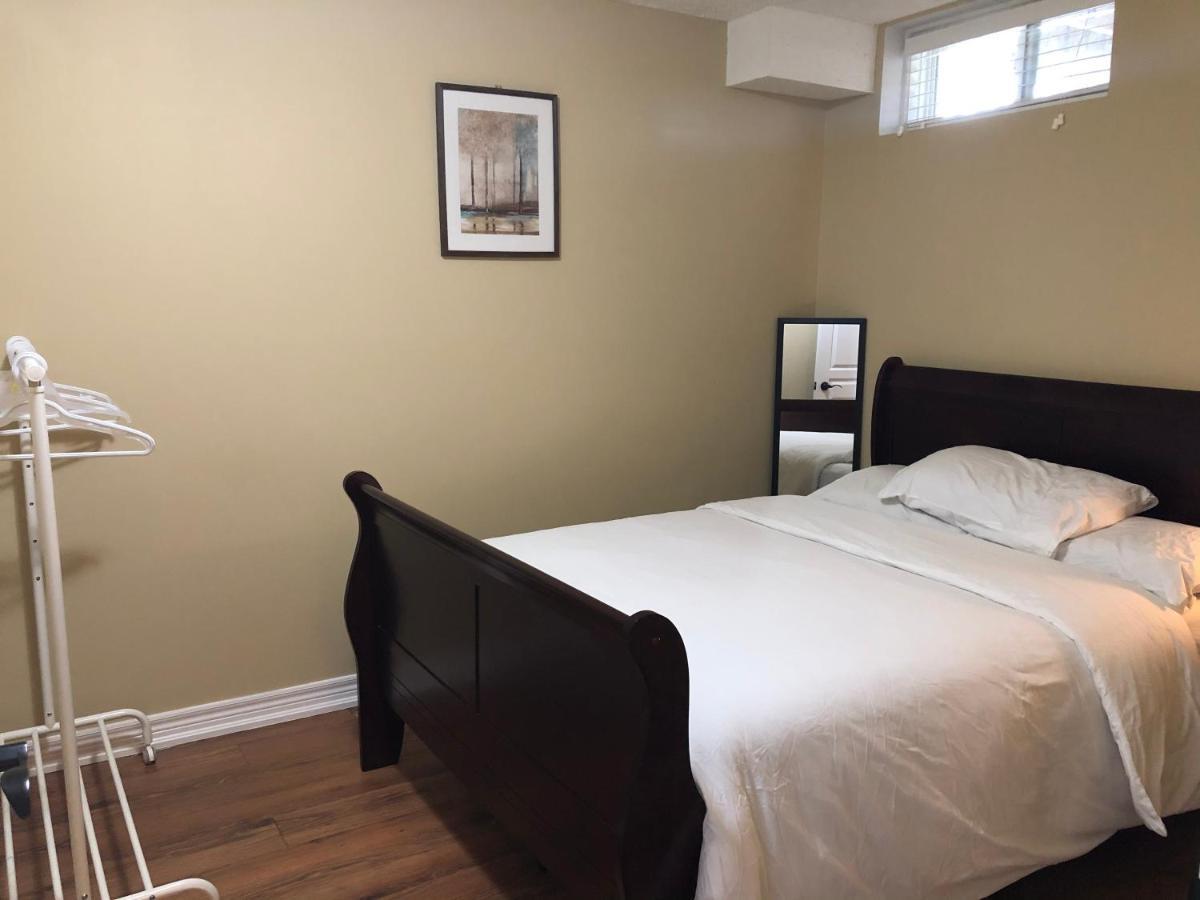Spacious 2 Bedroom Guest Suite Toronto Luaran gambar
